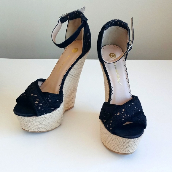 *Relisted* Chase & Chloe Women's Black Lace Criss Cross Toe Wedges Platforms 7 - Picture 2 of 16